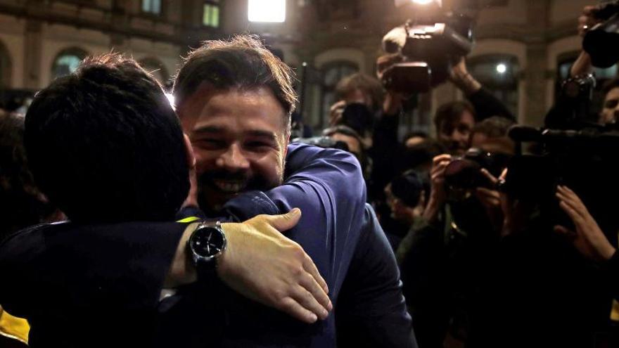 Gabriel Rufián celebra els resultats de les eleccions amb Joan Josep Nuet