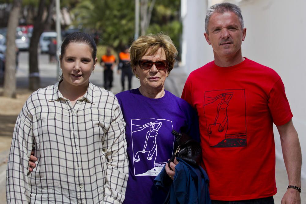 Homenaje en la fosa común de Paterna