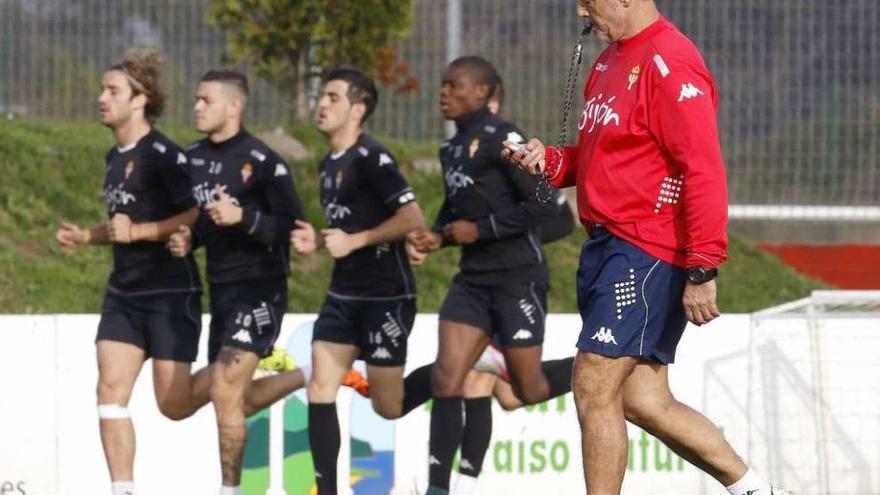 Abelardo espera recuperar para el entrenamiento de mañana a todos los internacionales