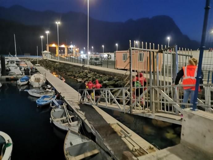 Búsqueda de un hombre en la playa de Guayedra