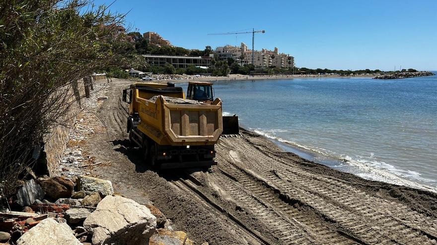 El Gobierno inicia las actuaciones de emergencia en la playa del Pinillo de Marbella.