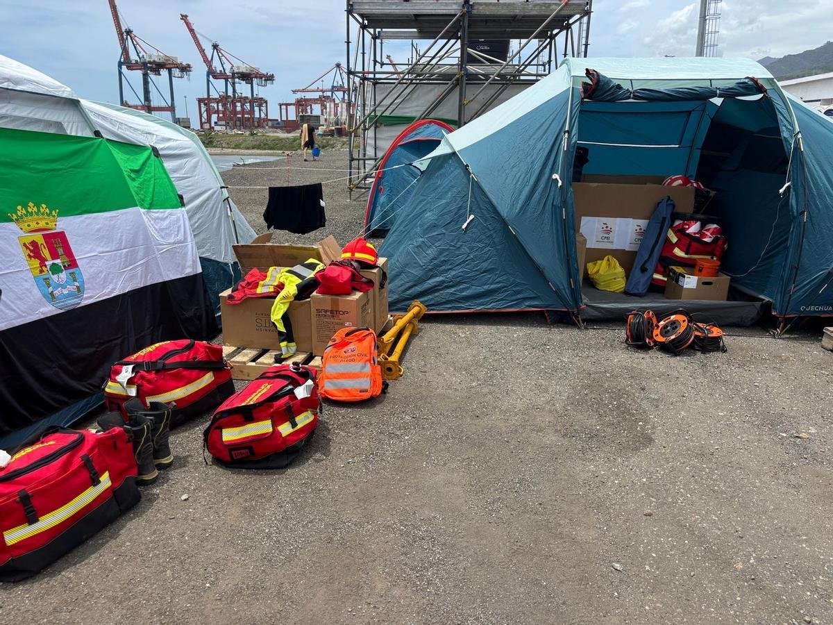 Zona del campamento donde están asentados los bomberos de la Diputación de Badajoz.