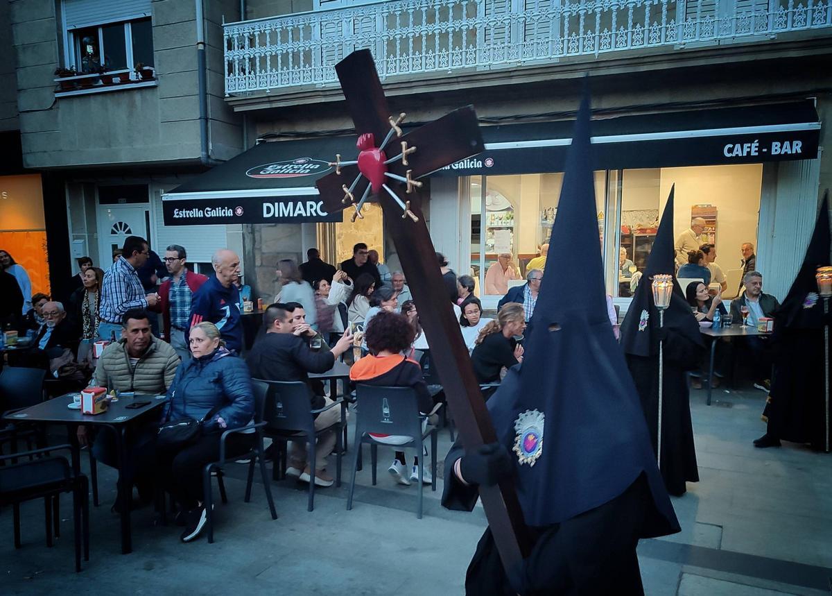 La procesión de la Soledad de María, de la Semana Santa de Cangas