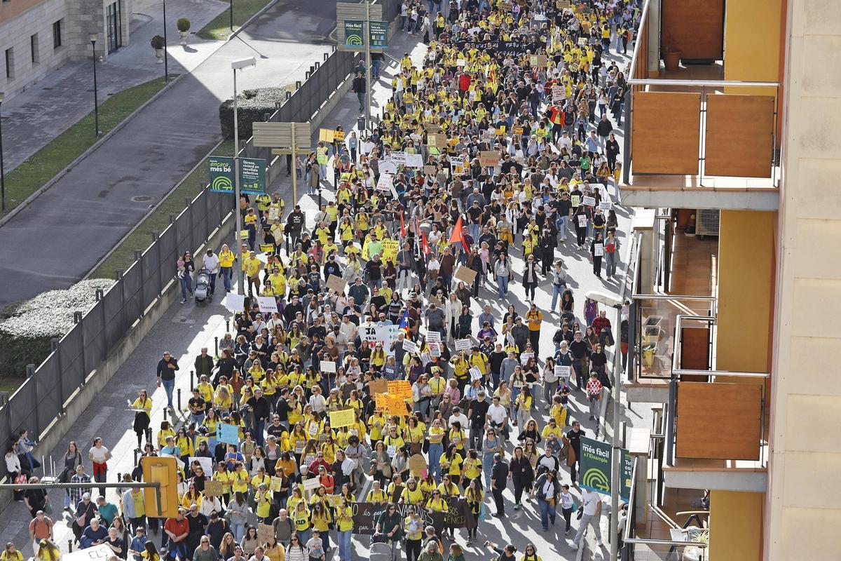 Les fotos de la manifestació dels professors gironins per reclamar millores laborals i salarials