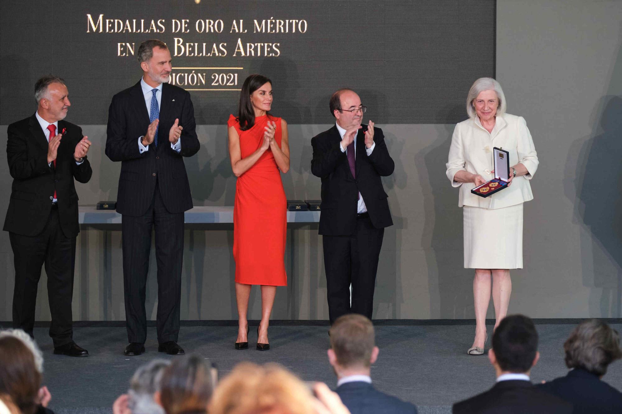 Los Reyes entregan en las Islas las Medallas de Oro al Mérito en las Bellas Artes a 32 personalidades de la cultura