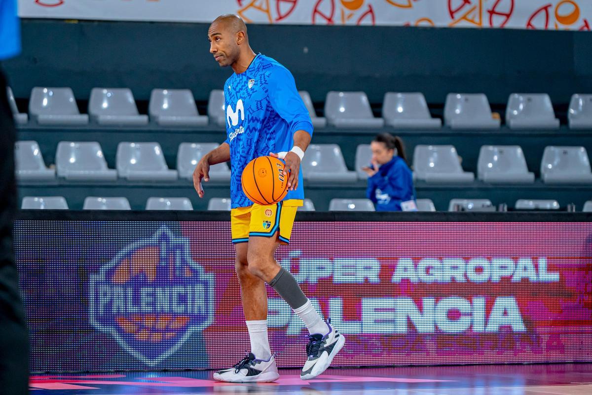 Jeyson Granger, en un calentamiento del Estudiantes este curso.