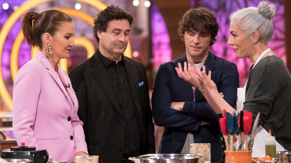 El jurado y Teresa en las cocinas de 'Masterchef'