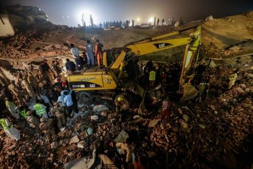 Tragedia en Pakistán por el derrumbe de una fábrica