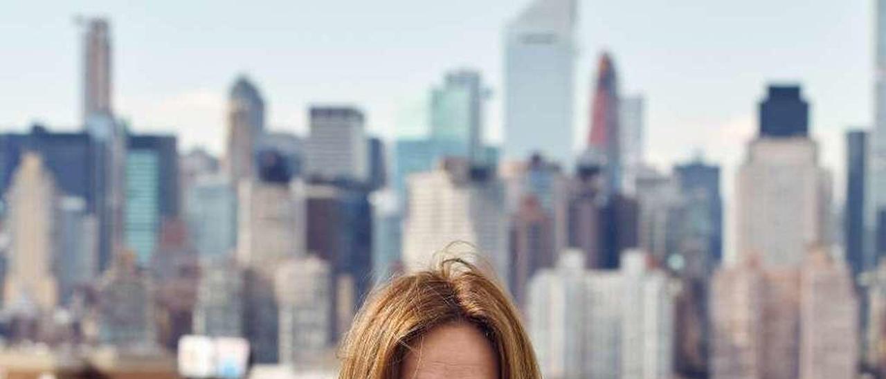 María Dueñas, en Nueva York, ciudad que frecuenta y es el escenario de su última novela, &quot;Las hijas del Capitán&quot;.