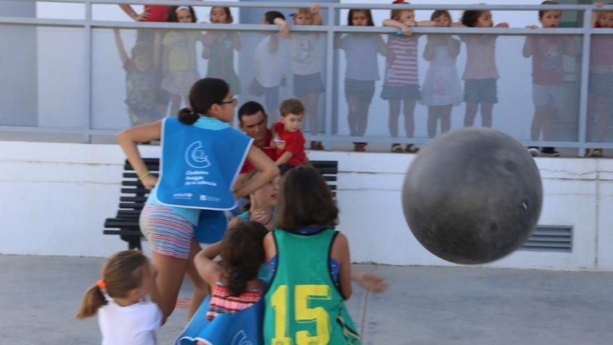 El baloncodo puede ser jugado a partir de los seis años.