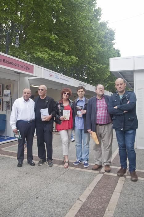 Público asistente a la Feria del Libro