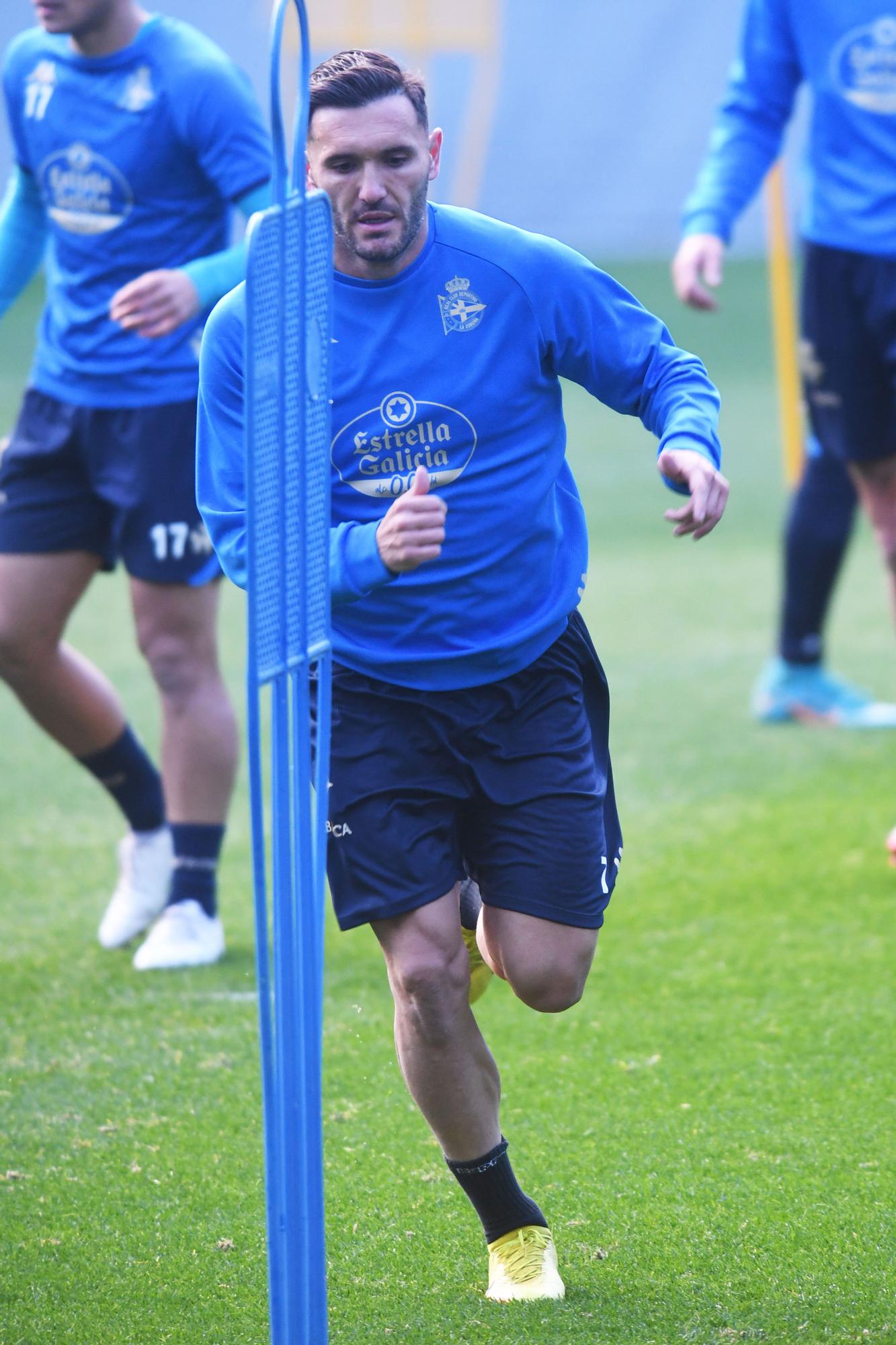 Lucas ya entrena de blanquiazul en su vuelta a casa con el Dépor