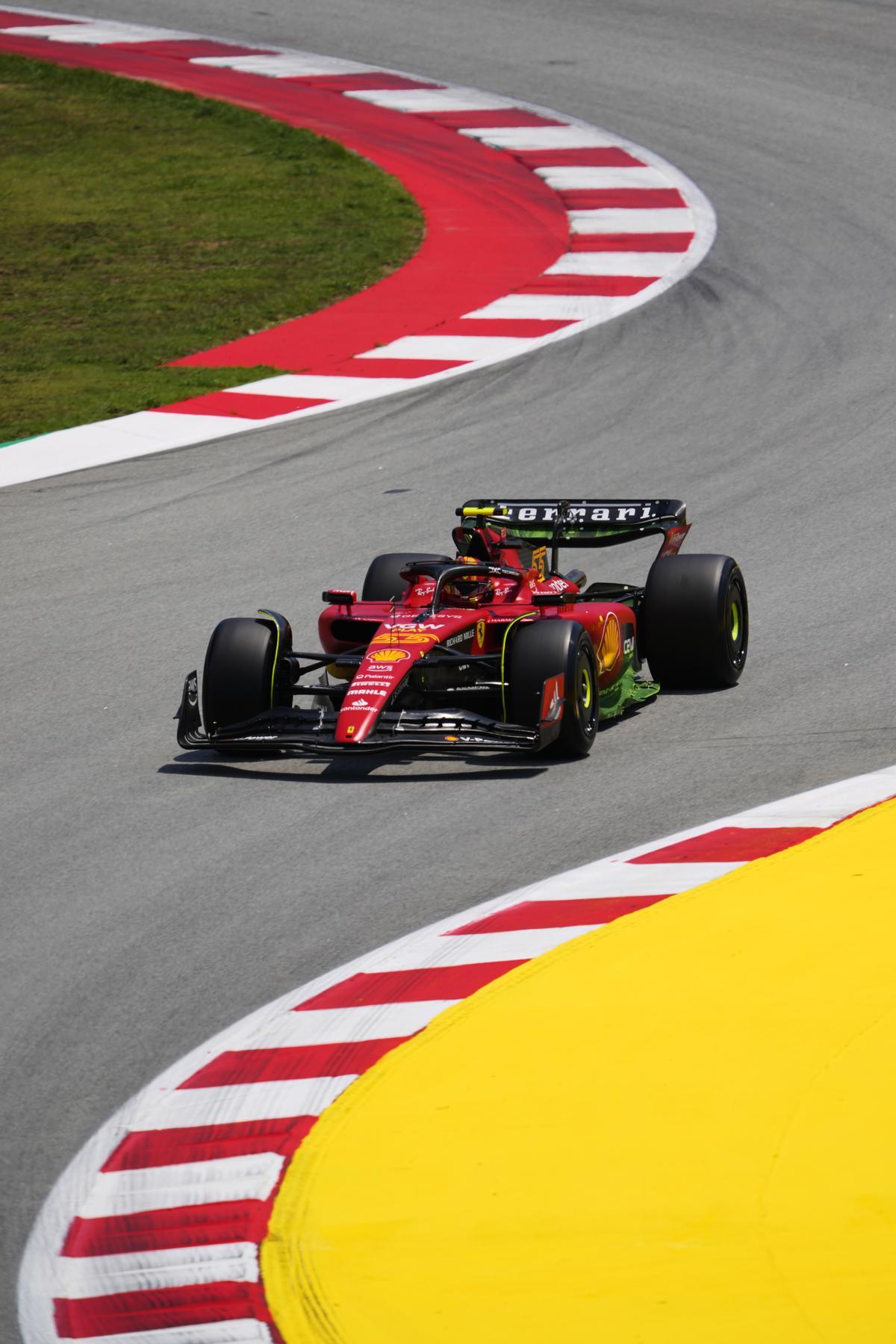  El piloto danés de Fórmula 1, Nico Hulkenberg, del equipo Haas, durante la primera sesión de los entrenamientos libres en la segunda jornada del GP de España de F1, que se celebra este fin de semana en el Circuito de Barcelona.  