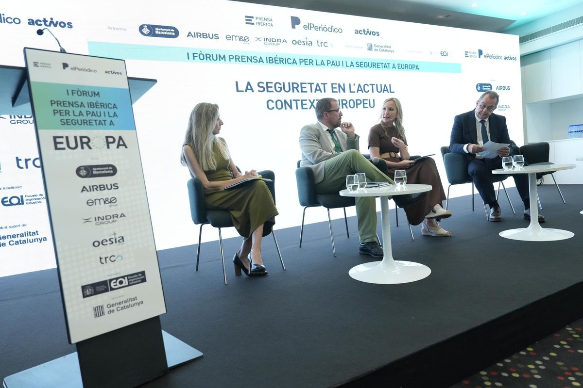 Silvia Gamo, directora general de la Fundación Círculo de Tecnologías para la Defensa y la Seguridad; Raül Blanco, director general de estrategia de SAPA; Vanessa Jaklitsch, directora de Comunicación, Márketing y Relaciones Institucionales de EOI, y Albert Sáez, director de EL PERIÓDICO