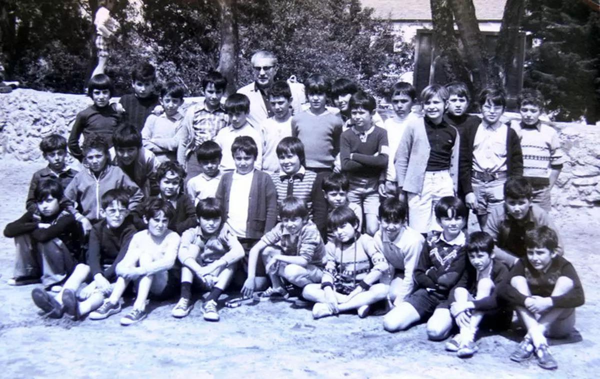 Don Luis de Dios con su clase de EGB. Años 70.