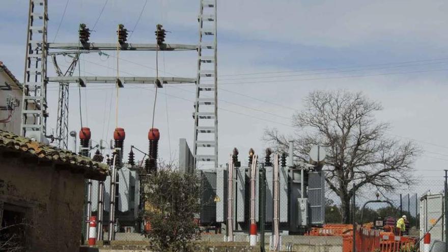 Obras de construcción en la subestación eléctrica de la Milla de Tera.