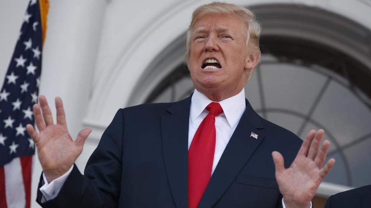 Trump habla con la prensa en el Trump National Golf Club de Bedminster (Nueva Jersey)