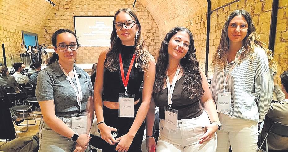 Leyre Juárez, Lilli Mucha, Melissa Porfiriu y Nieves Barceló Ferrer.