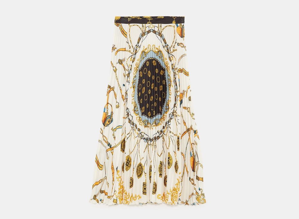 Falda plisada con estampado de cadenas, de Zara