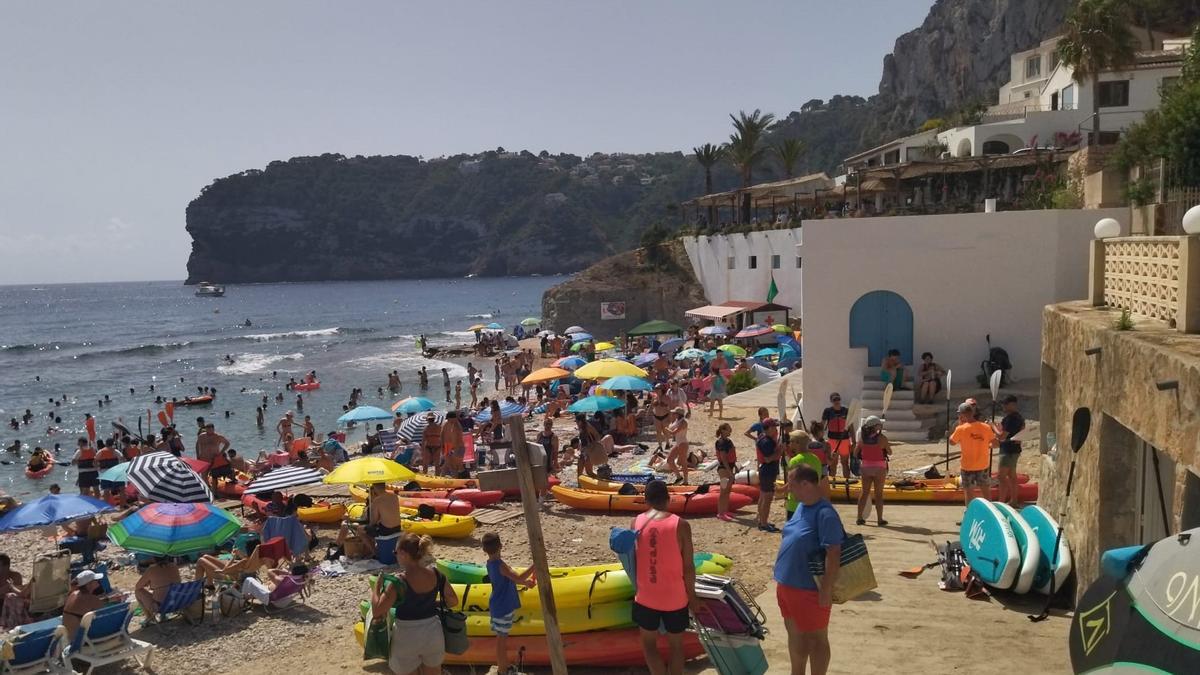 Famosísima puerta azul de la playa de la Barraca de Xàbia