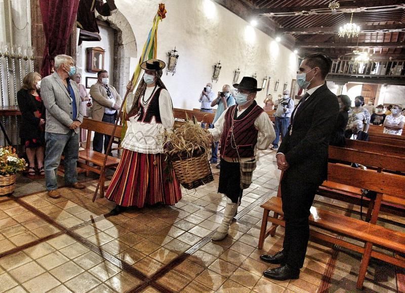 Ofrenda floral en honor a San Benito en el día que se hubiera celebrado la romería. Los balcones estarán engalanados. 12/07/20  | 12/07/2020 | Fotógrafo: María Pisaca Gámez