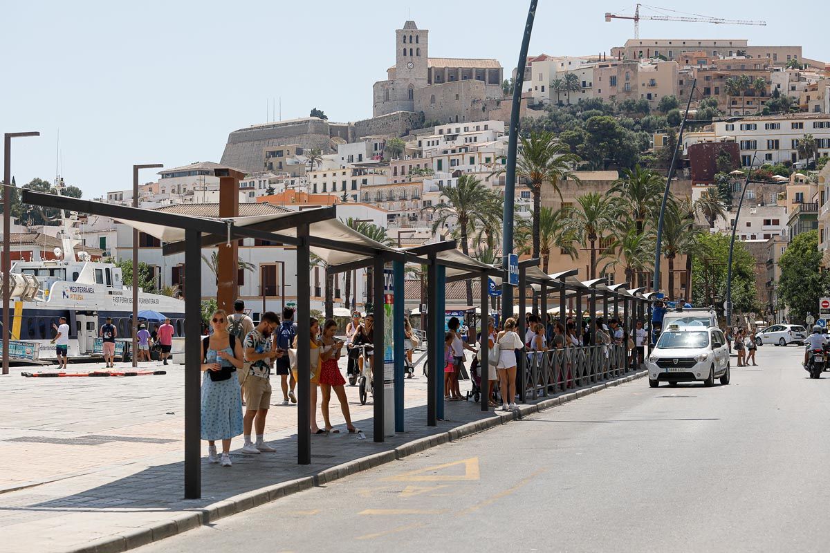 Transporte en Ibiza «Mi madre y yo tuvimos que andar 40 minutos desde es Botafoc»