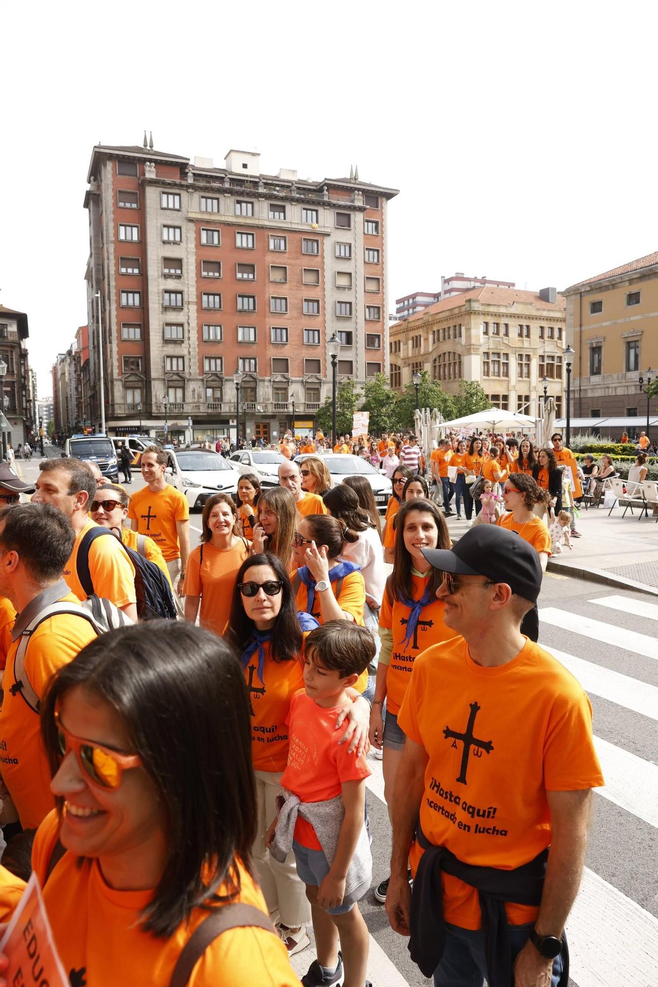 Así fue la gran concentración en Gijón por la educación concertada (en imágenes)