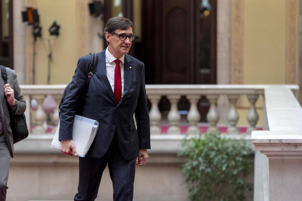 El president de la Generalitat, Salvador Illa, durante su intervención en la sesión de control en el Parlament de Catalunya, en Barcelona, el 7 de octubre de 2025.
