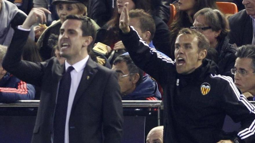 Gary Neville: &quot;Quizás Phil será el próximo entrenador&quot;