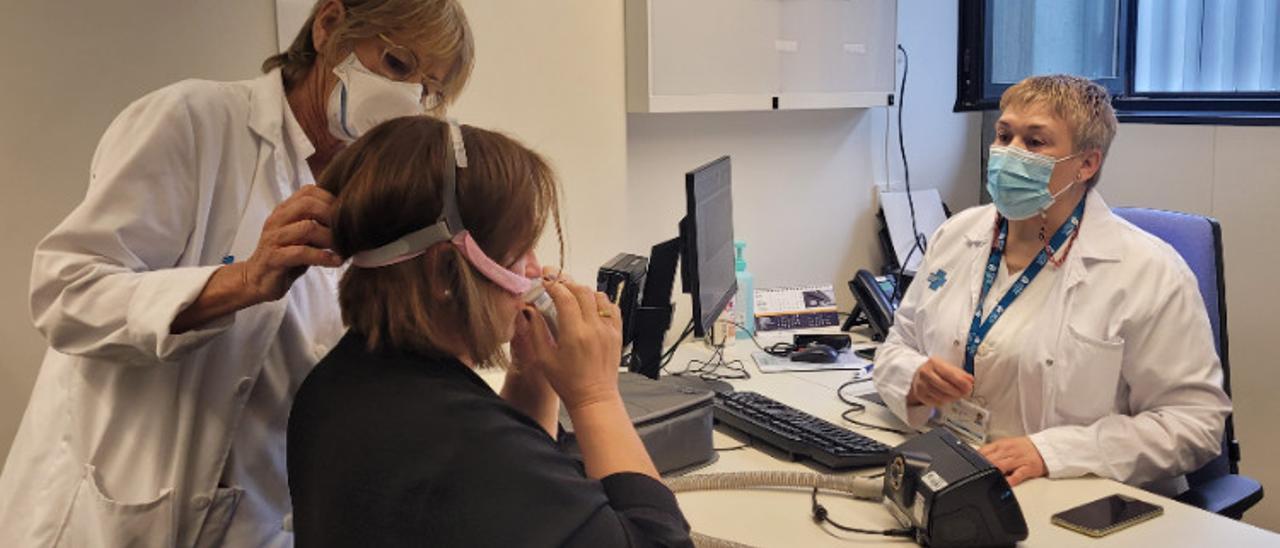 Una de les proves de diagnòstic  de l’apnea obstructiva del son en un CAP de Girona.