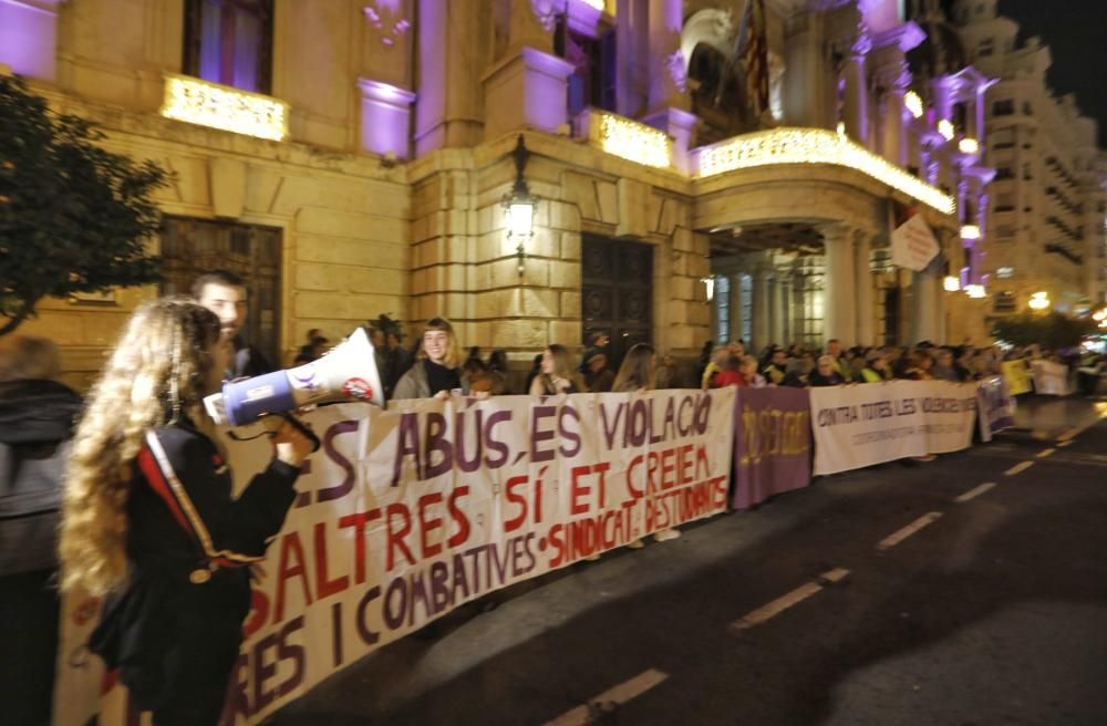 Concentración en València contra la sentencia de la Manada