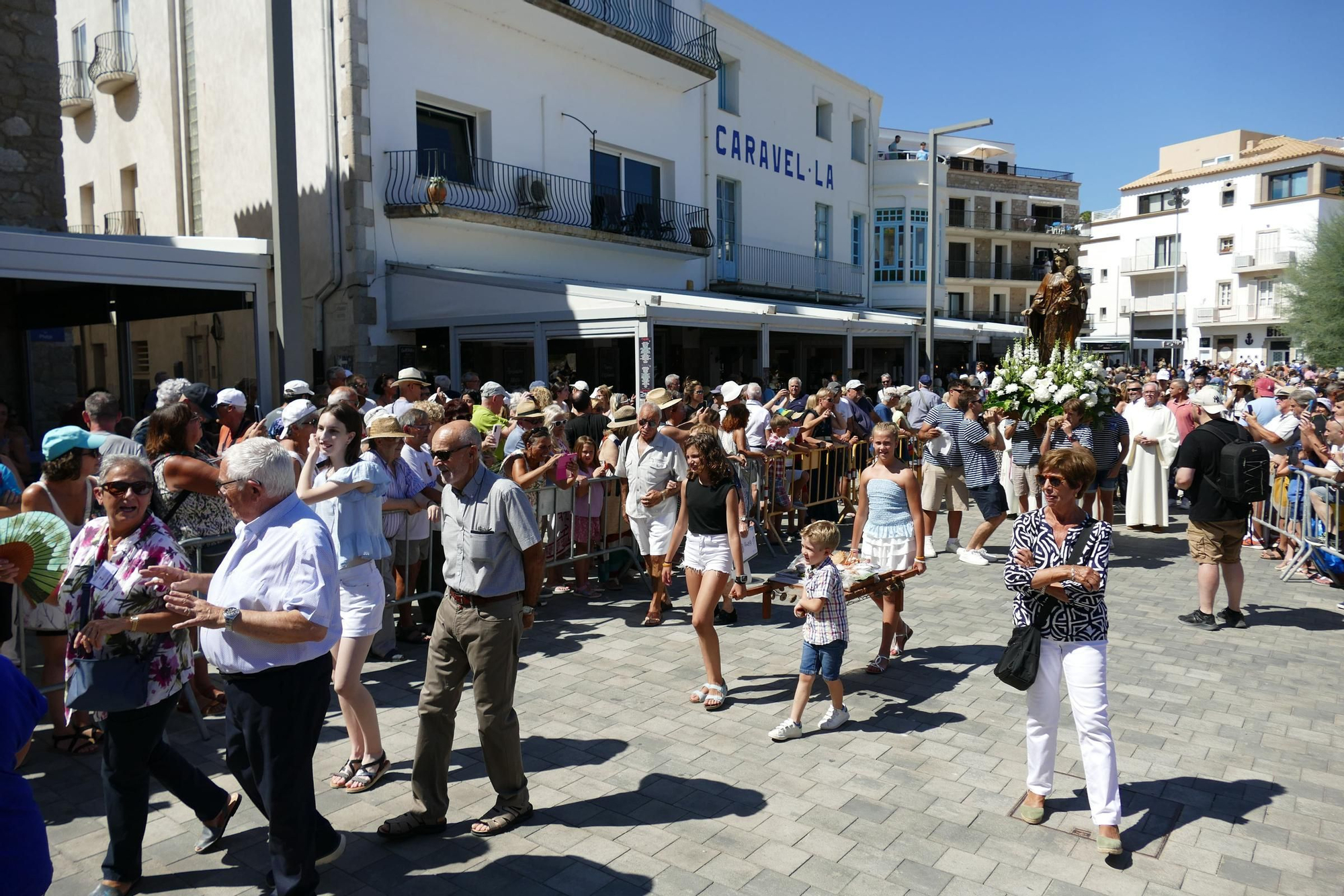 L'Escala commemora la Festa del Carme amb un sentit homenatge a les persones grans i a les seves arrels marineres