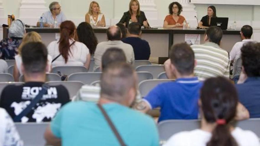 Xàtiva expone el plan de inserción laboral para 120 parados del Carmen