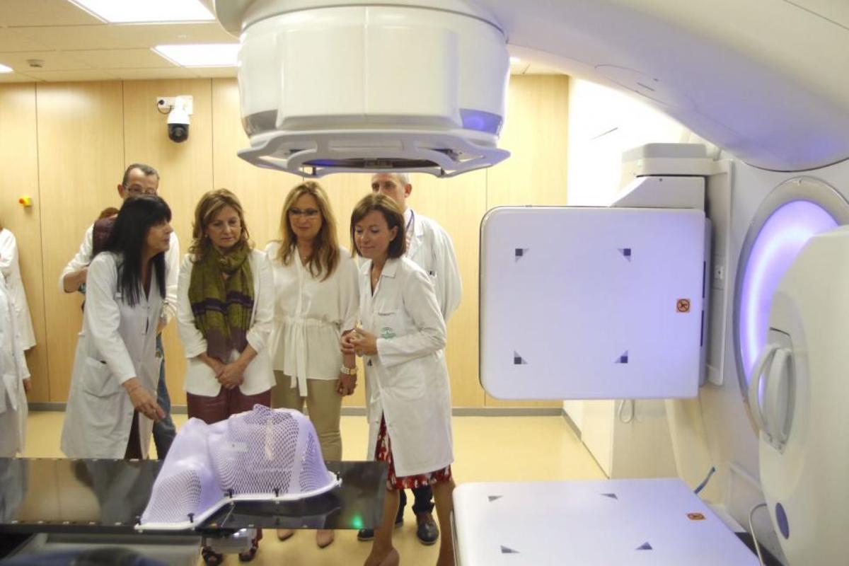 Un nuevo acelerador lineal en el Reina Sofía beneficiará a 450 pacientes con cáncer al año
