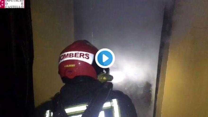 Los bomberos actúan con celeridad para extinguir un incendio en Almassora ¡Mira el vídeo!