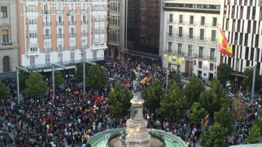 Miles de personas claman por la Tercera República en Zaragoza