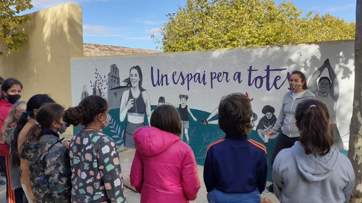 El mural vol fer arribar a la població el missatge que Agullana és &quot;Un espai per a totes&quot;.