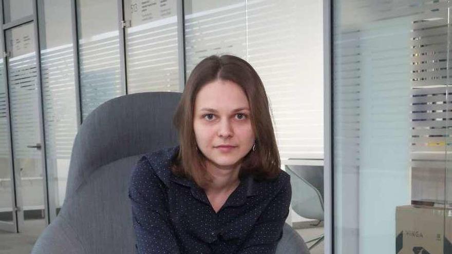 Anna Muzychuk, delante de un tablero en una foto de archivo.