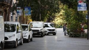 Consell de Cent, entre las 8 y las 10 de la mañana, en horario prohibido para la carga y descarga.