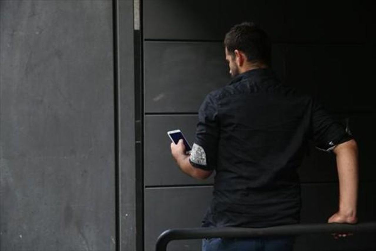 Afectat 8 L’Ian, amb el seu mòbil. Afectat 8 L’Ian, amb el seu mòbil.