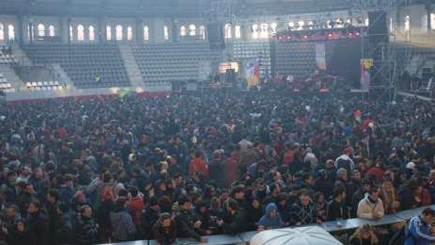 La presentación del festival &quot;Aúpa Lumbreiras&quot; en la plaza de toros de Villena costó 7.000 euros