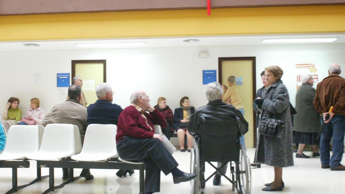 Los valencianos esperan casi un año para recibir la atención de la dependencia solicitada.