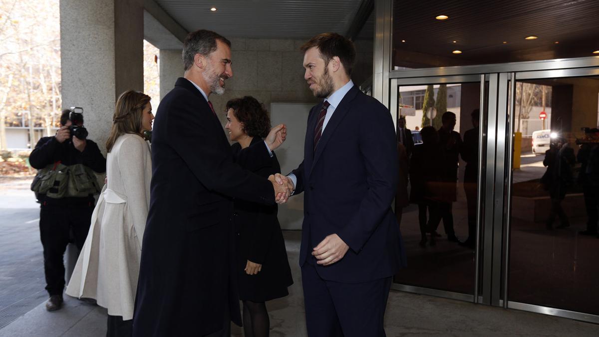 Visita de SS MM Los Reyes Don Felipe VI y Doña Letizia a la sede del Grupo Z.