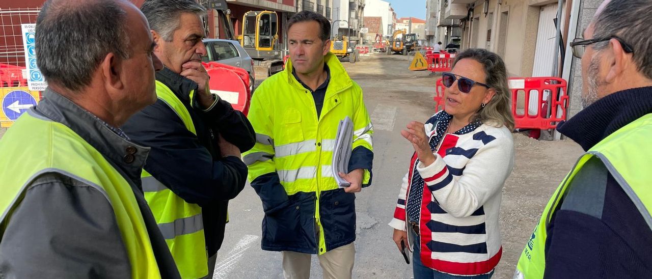 La reunión entre la edil Ángeles Domínguez y los técnicos, el viernes pasado.