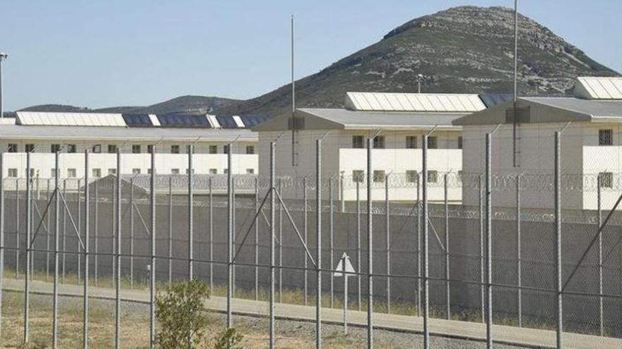 Un positivo por covid obliga a aislar a 85 presos de la cárcel de Albocàsser