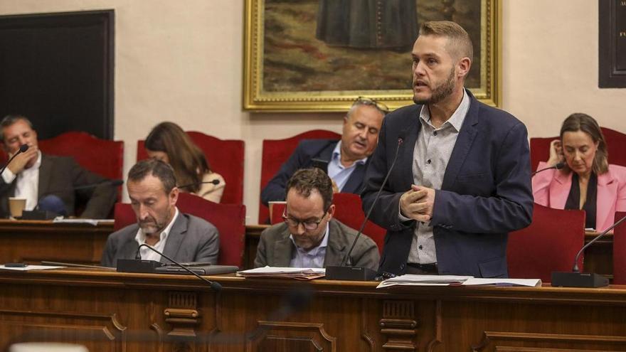 El PSOE alerta en Elche de la eliminación de los fondos LGTBI y de recortes sociales en 2024