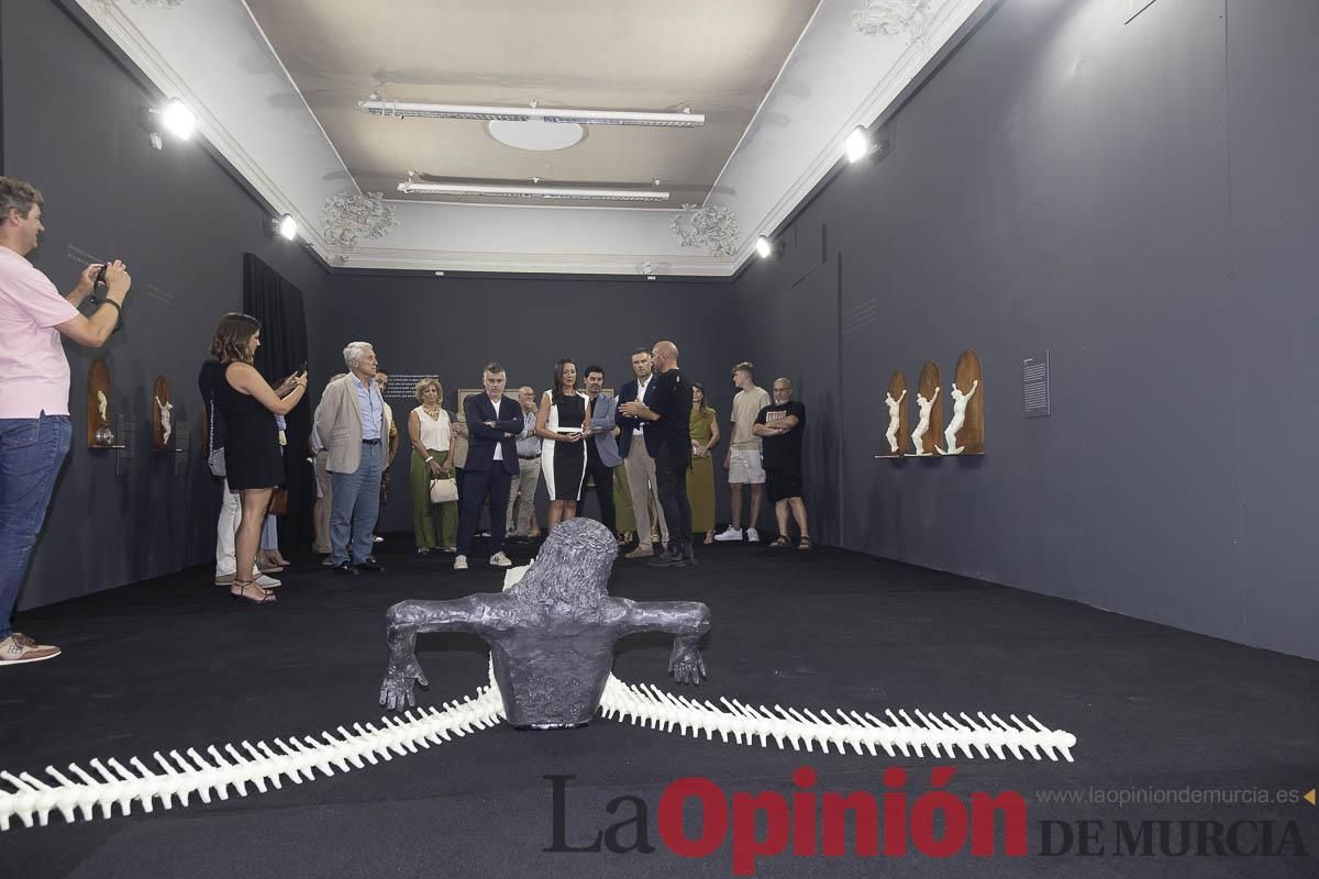 Así es la exposición 'Los Asomados' de Lidó Rico, que llega a Caravaca en su Año Jubilar