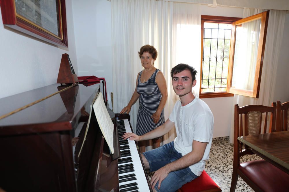 Paella, piscina y piano en Ibiza.