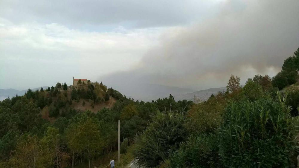 El humo cerca Vigo