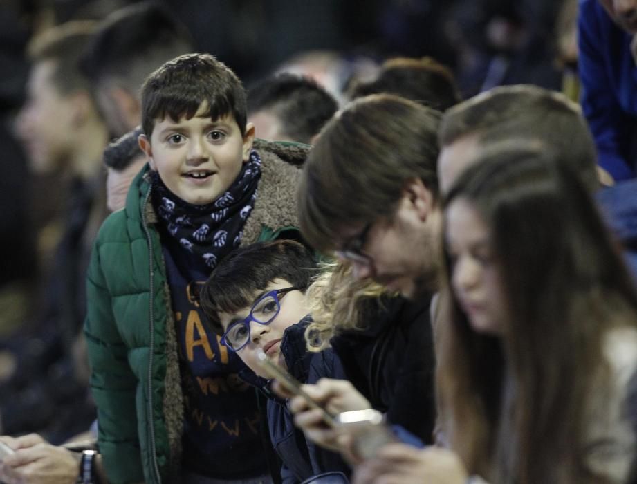 La afición del Valencia invade el Puchades